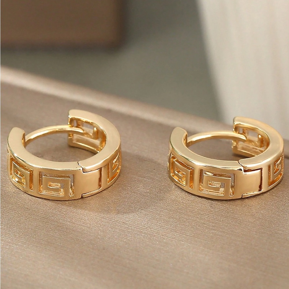 Textured Greek Earrings Elegant Gold tone Openwork Stencil Key Pierced Hoop New - Picture 4 of 6